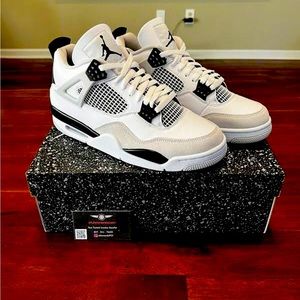 Selling Jordan 4 military blacks any size